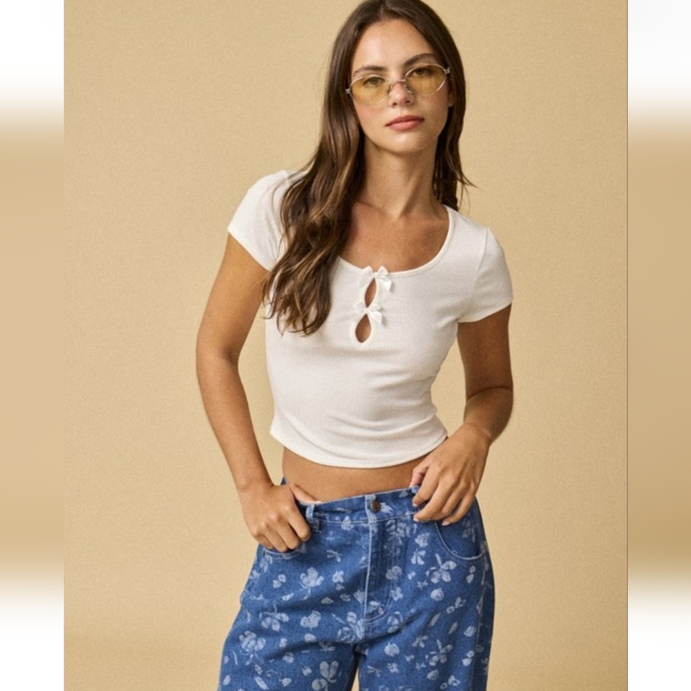 🤍 Alexa Bow Keyhole Top in Off White - Picture 5 of 7